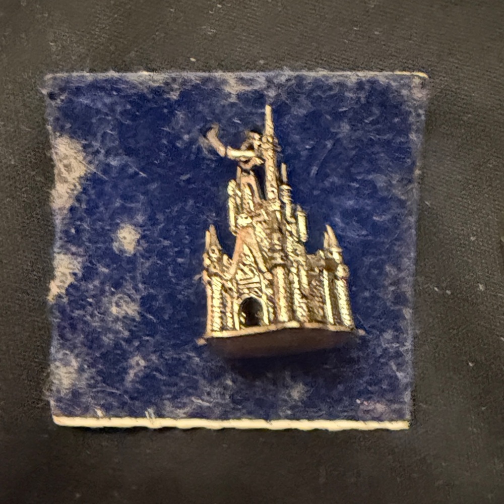 Silver Castle Charm Pendant Vintage - Picture 3 of 3